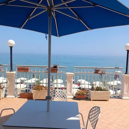 La Balnearia ホテル アラッシオ