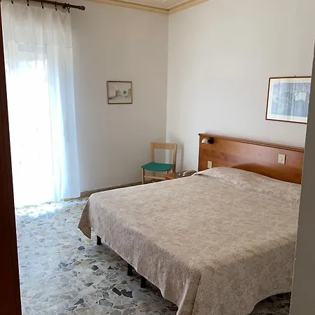 ホテル La Balnearia アラッシオ